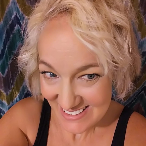 Meet your Posher, Tanya - Picture 2 of 8